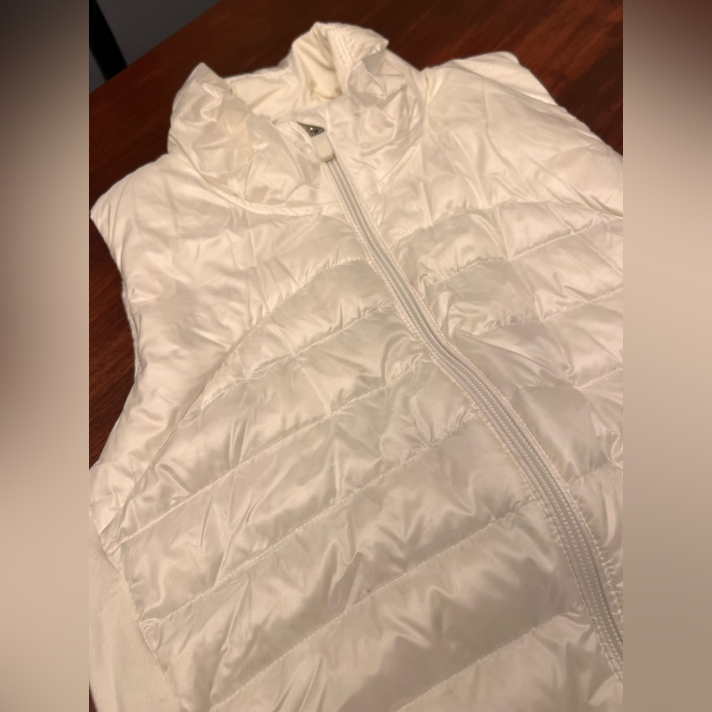 Lululemon Down for a Run Vest, size small - Picture 3 of 12